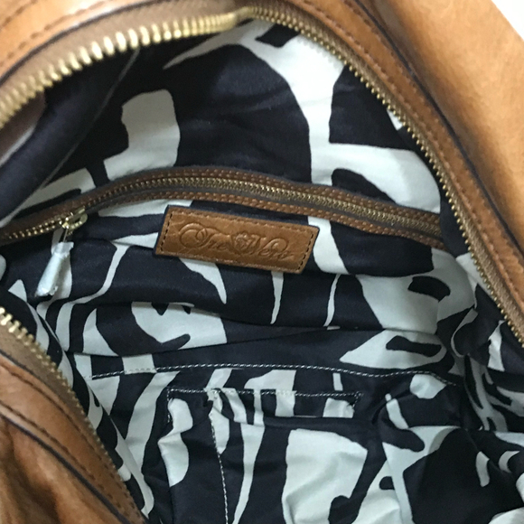 Tre Vero Soft Leather Shoulder Bag - Picture 6 of 9